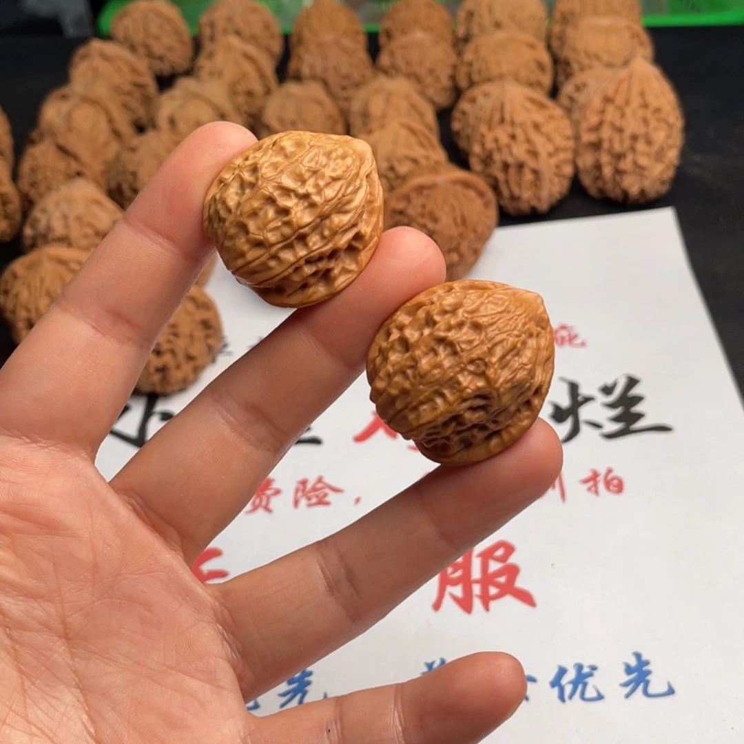 文玩核桃吊坠258。29金牛有磕碰