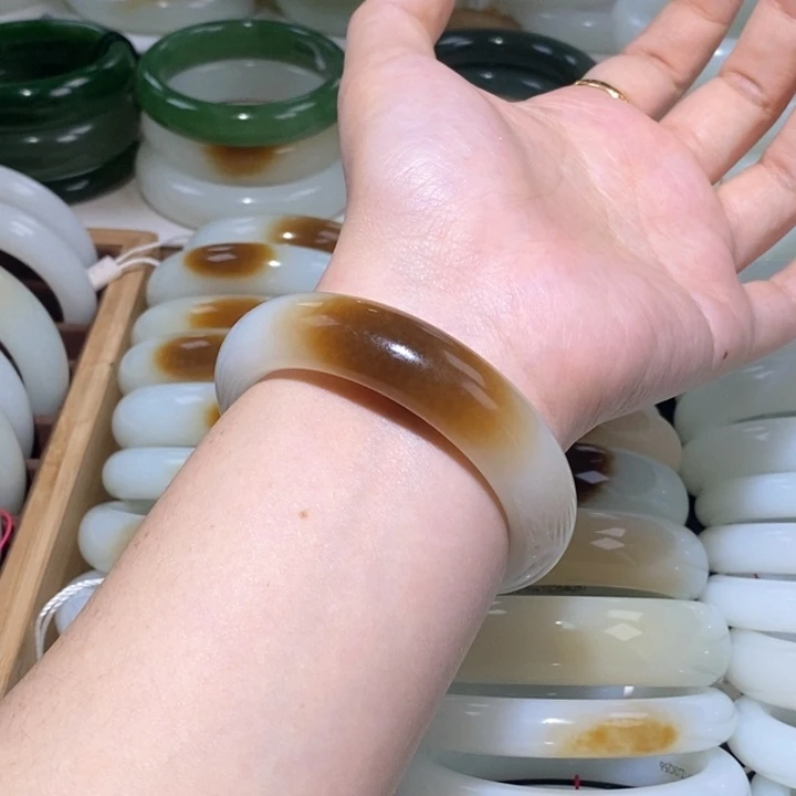 和田玉（糖玉）手镯未镶嵌糖白镯53