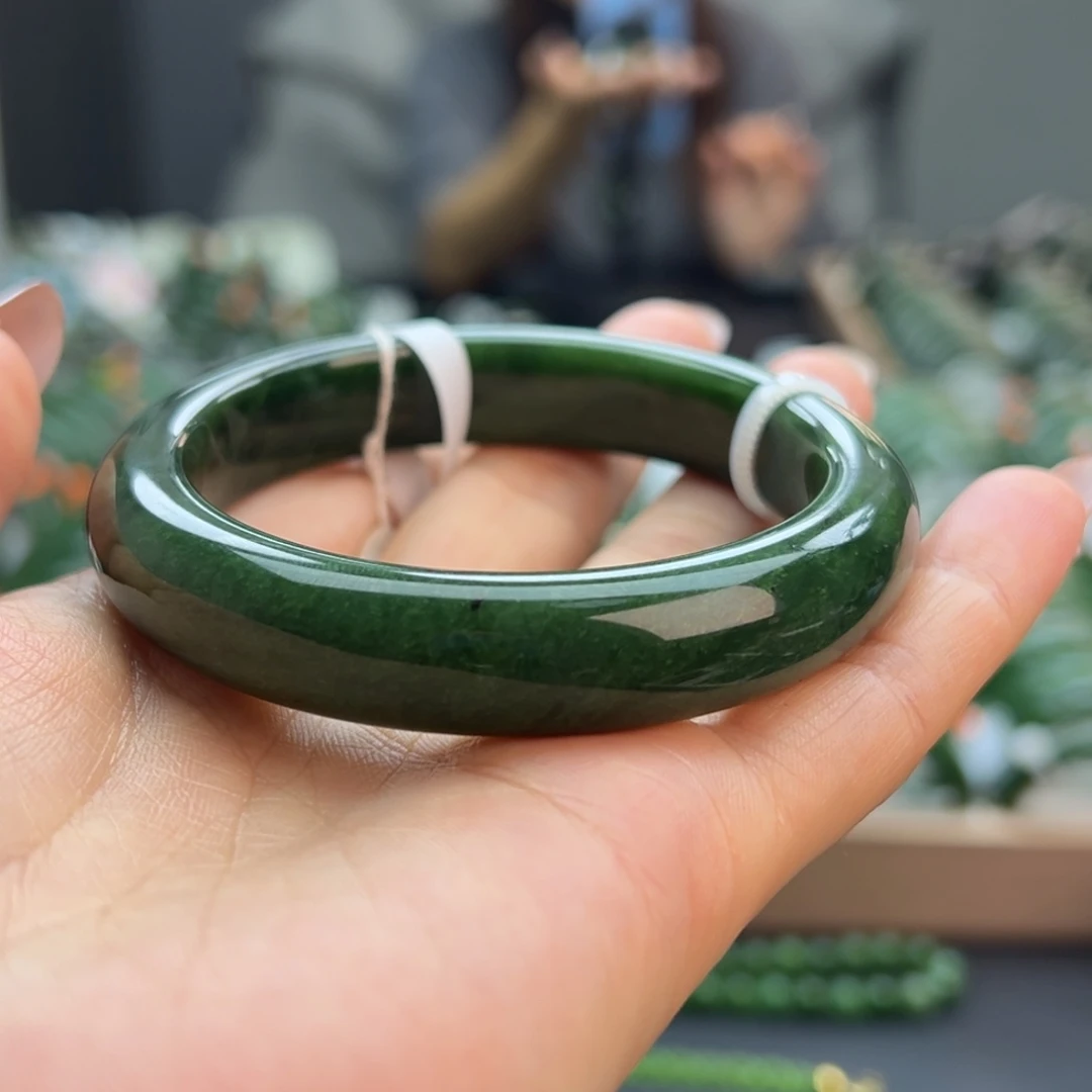 和田玉（碧玉）未镶嵌手镯