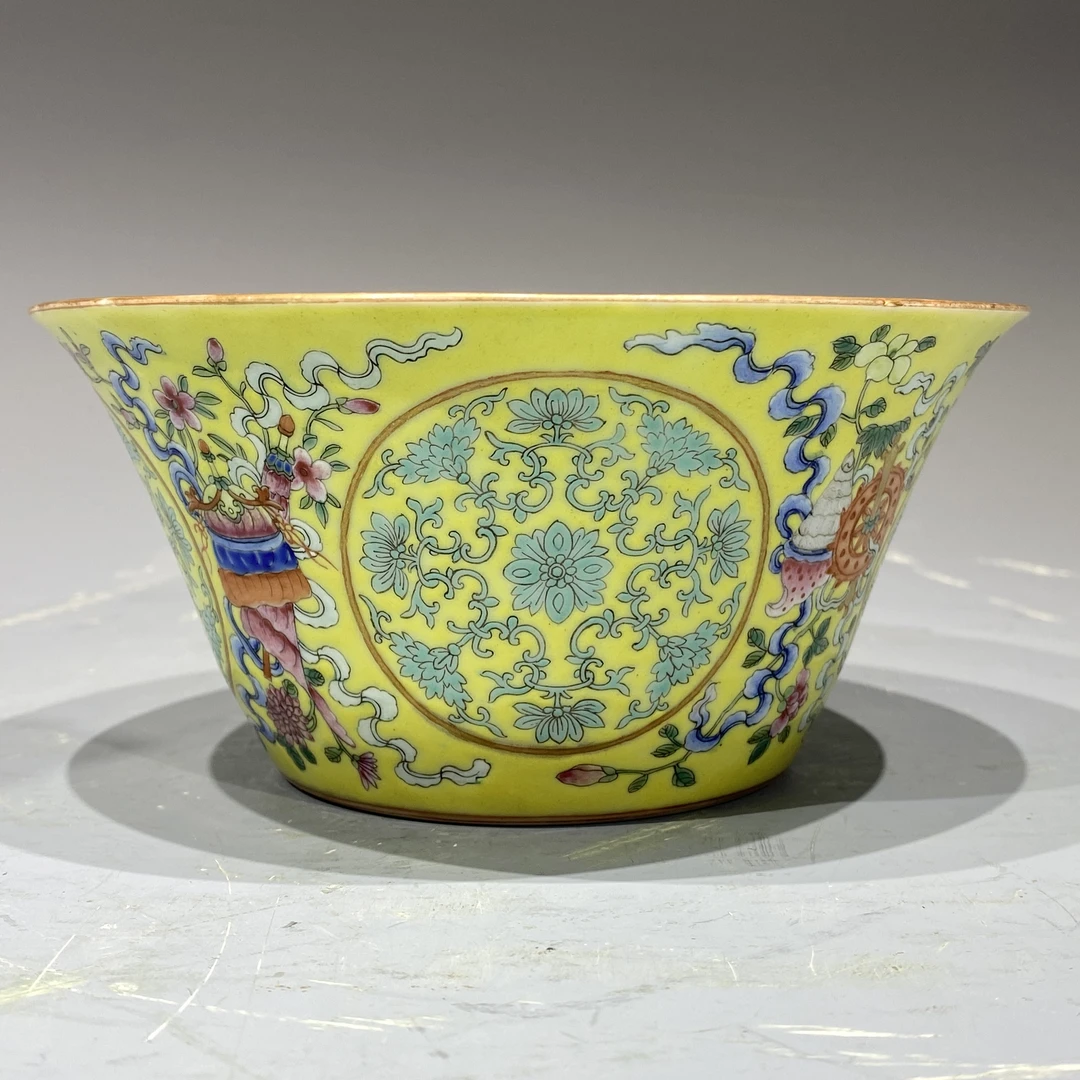 4422 清道光 黄地粉彩莲托八宝马蹄碗