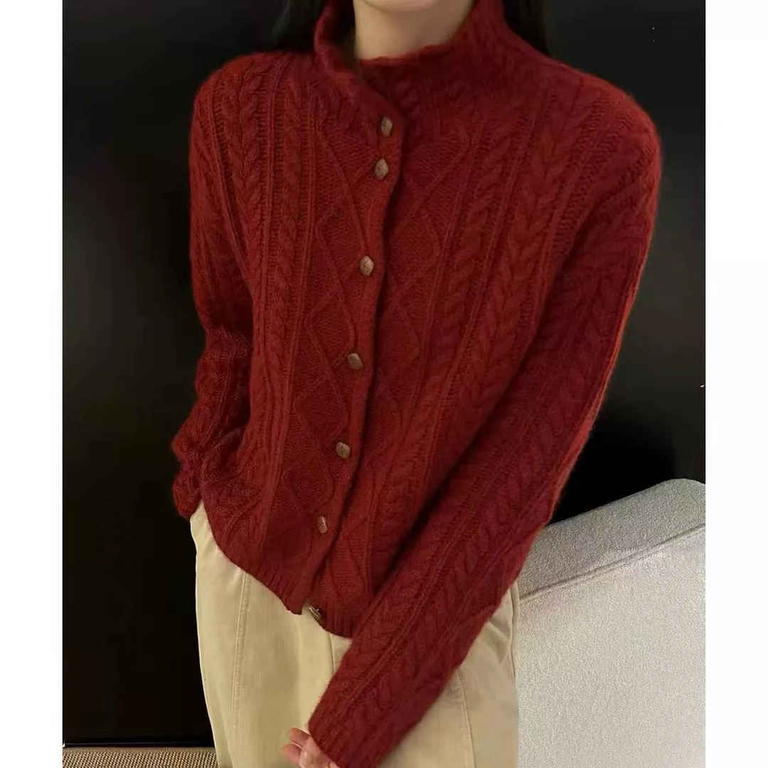 赤红麻花」复古高级~冬款菱格高领绞花针织开衫时尚减龄毛衣-5733