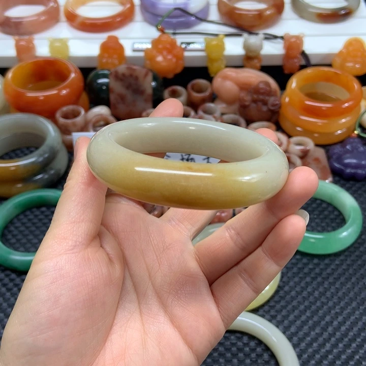 石英质玉未镶嵌手镯