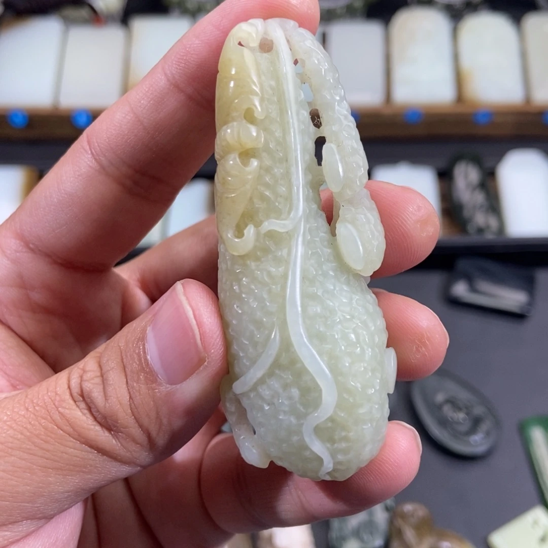 执***着和田玉未镶嵌颈饰