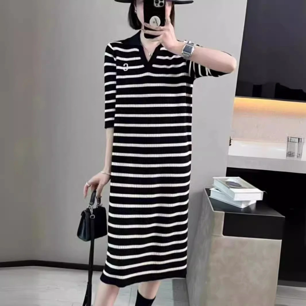 韩版产后喂奶衣2024孕妇夏季新款V领针织小翻领T恤哺乳裙气质显瘦