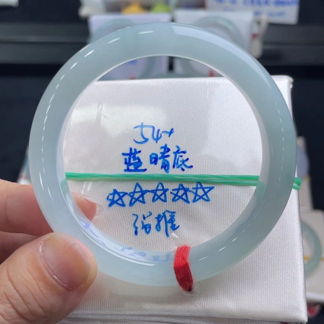 翡翠手镯未镶嵌翡翠手镯