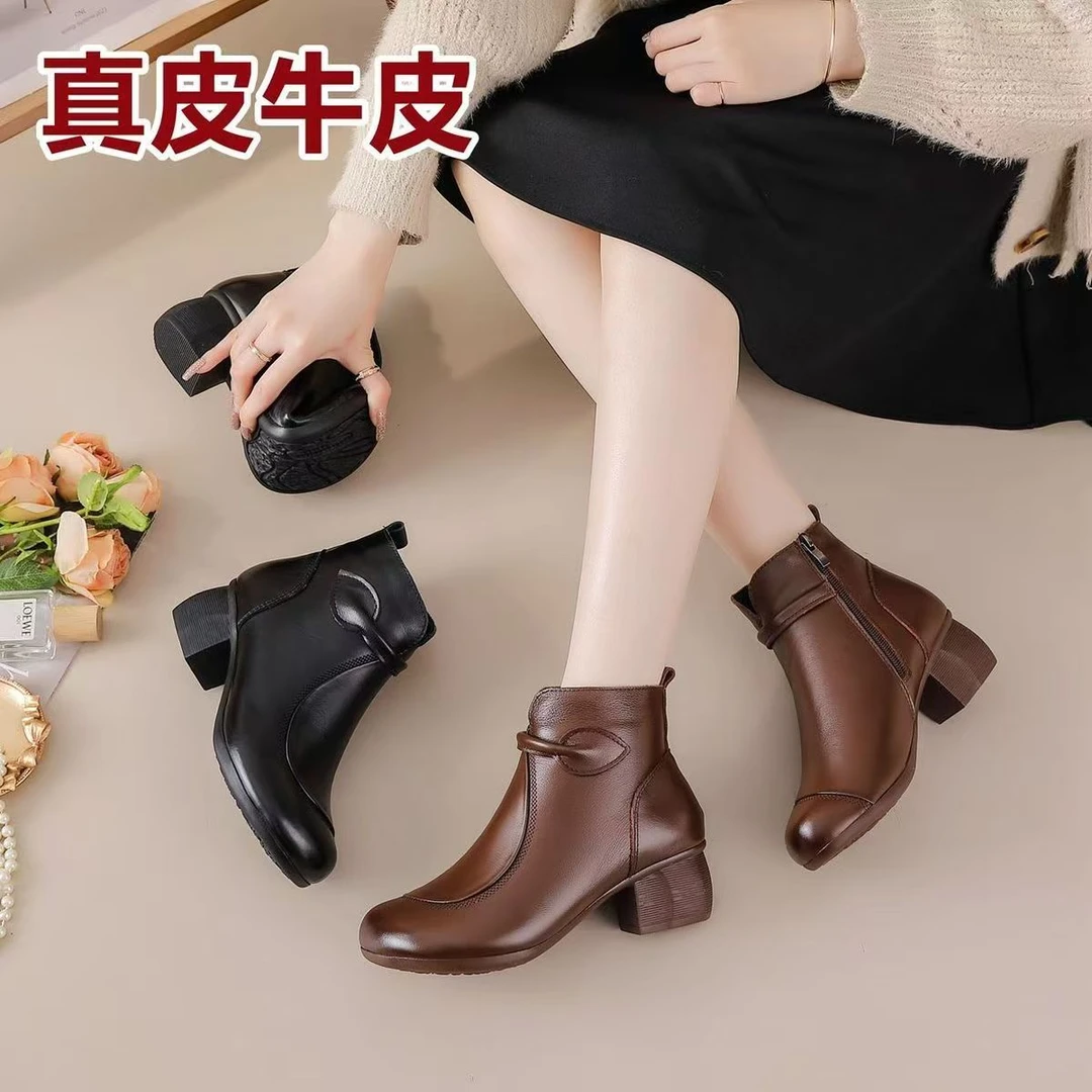 2025复古粗跟软底中跟手工民族风真皮绣花短靴大码马丁靴妈妈鞋女