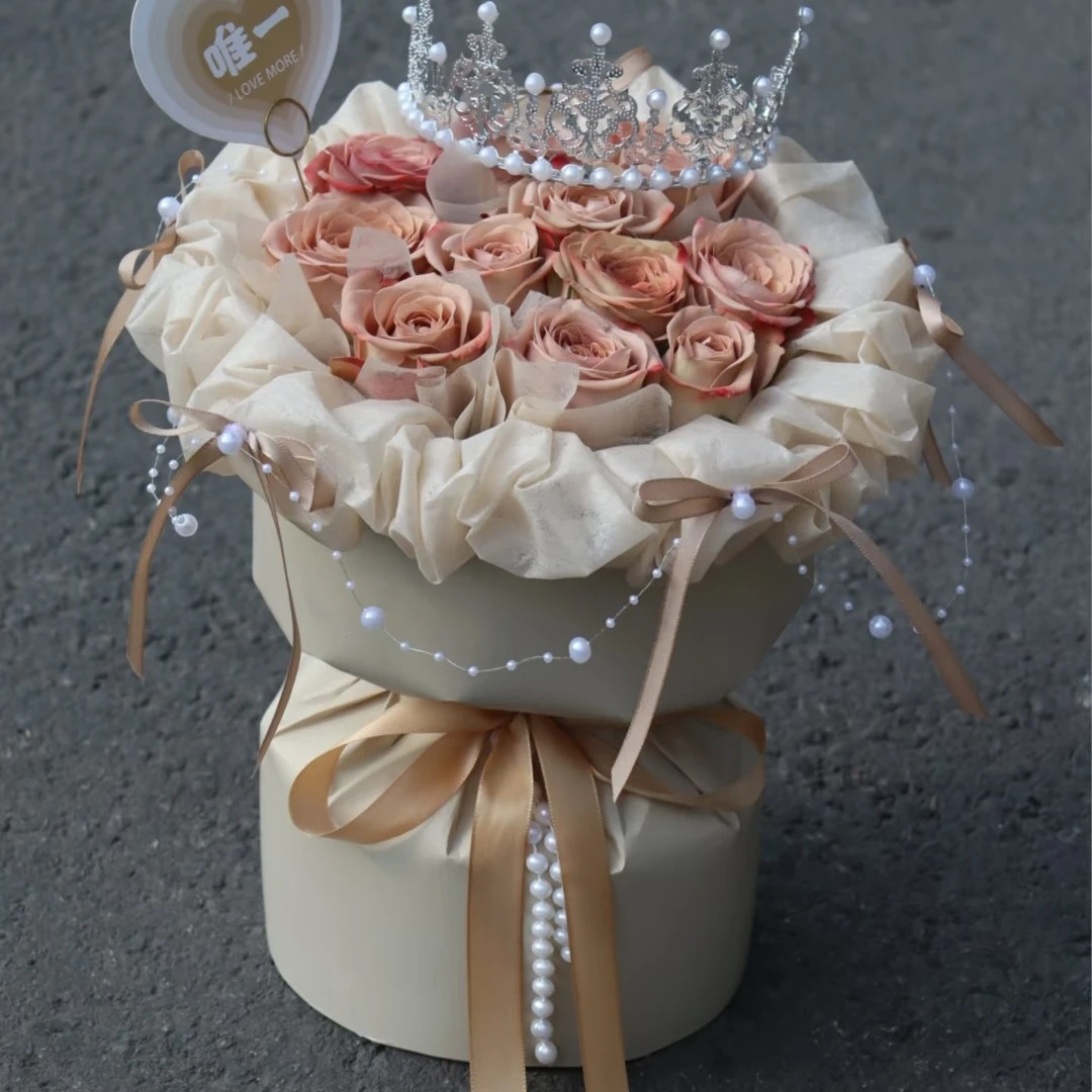 你是唯一 11朵卡布奇诺玫瑰送皇冠