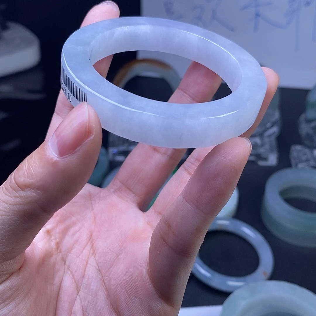 ****未镶嵌毛胚定制翡翠发一个