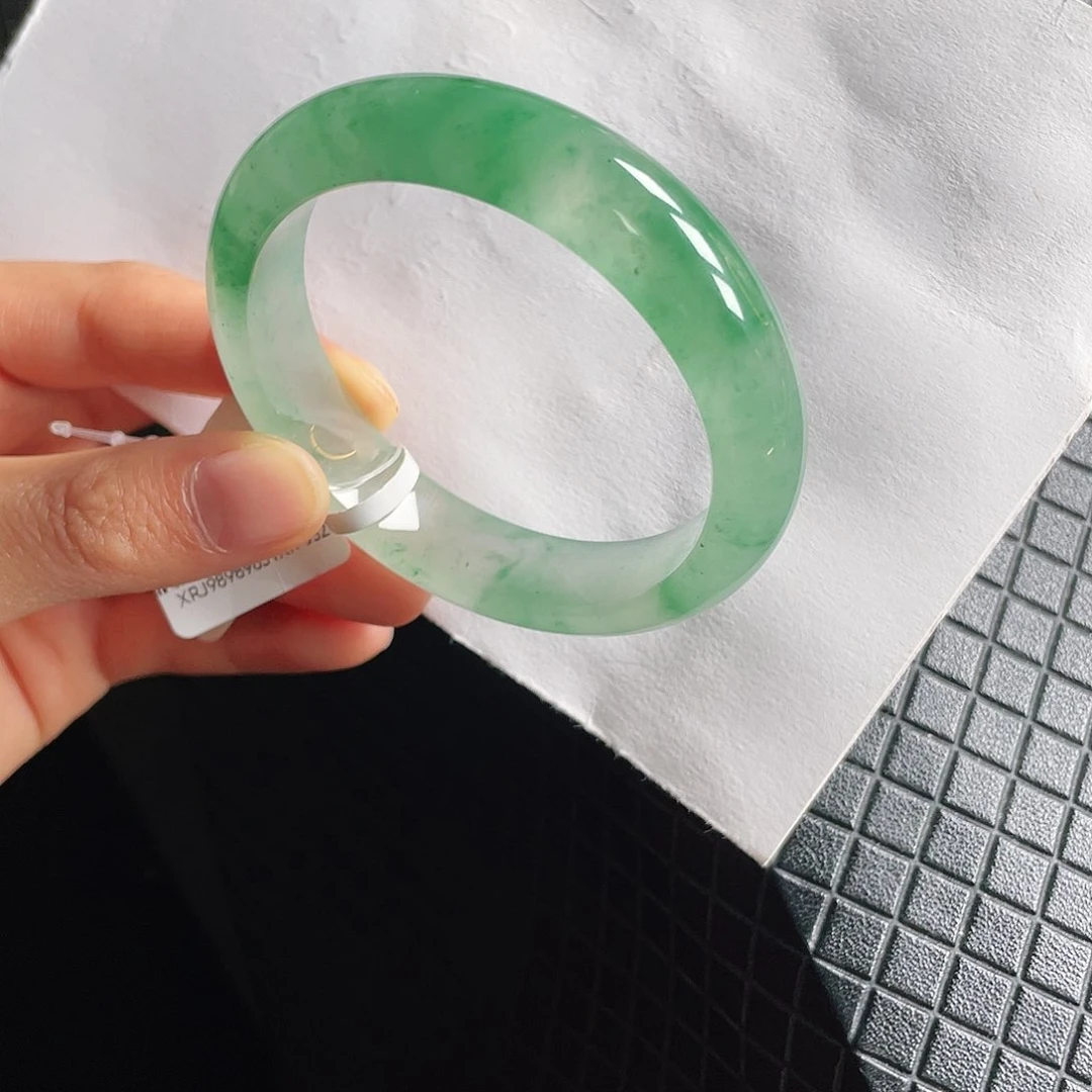 石英质玉手镯未镶嵌风**吹