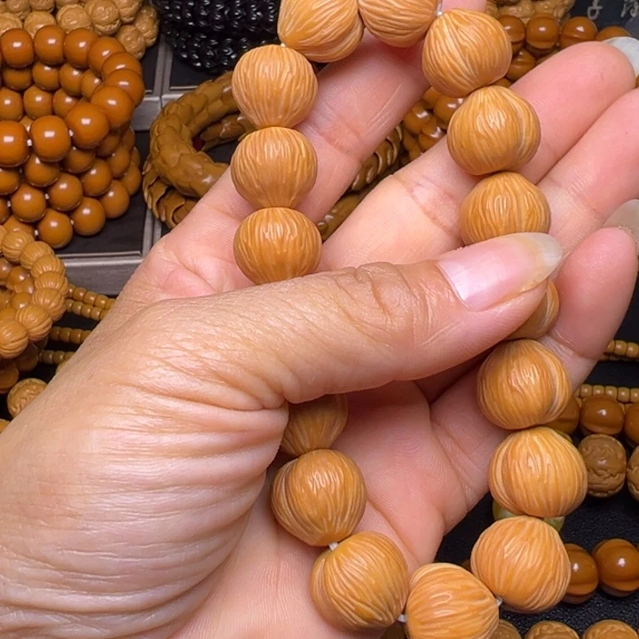 猴头核桃吊坠聚宝盆