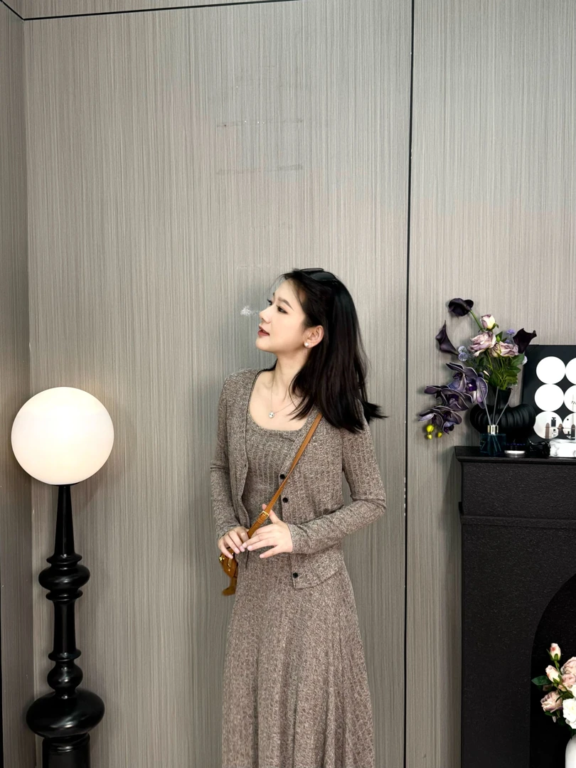 婷姐私服2025秋季新款女装咖色休闲气质简约收腰三件套装 8029