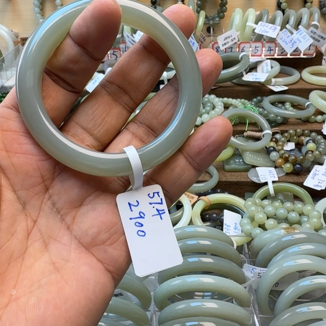 和田玉未镶嵌手镯