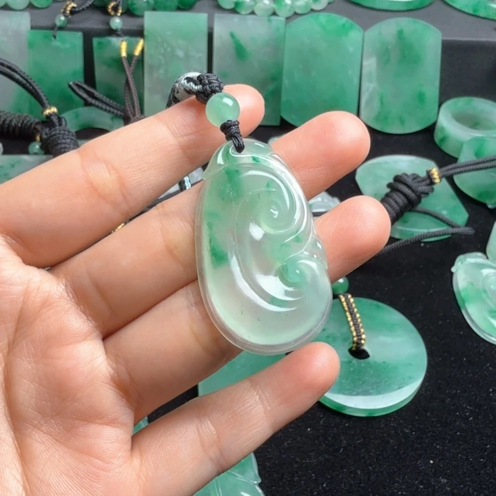 石英质玉未镶嵌颈饰