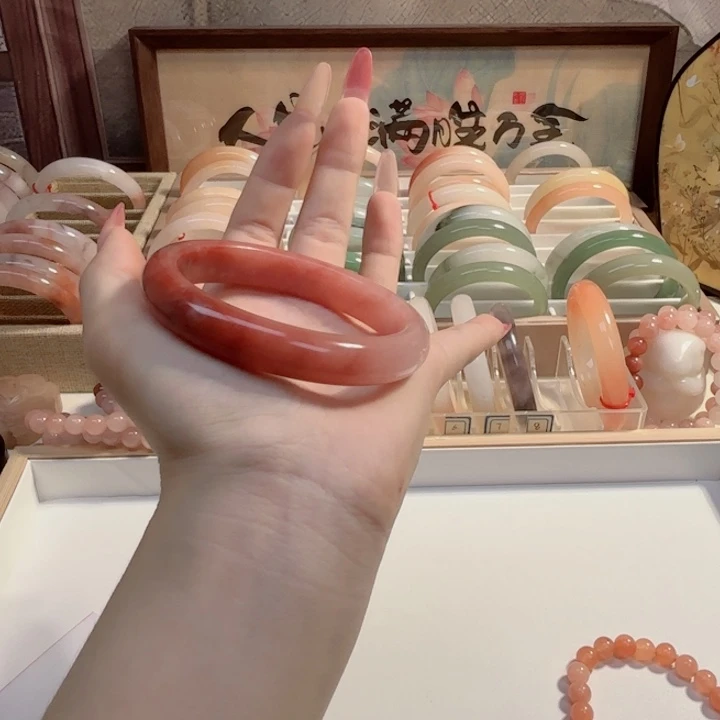 皮****未镶嵌手镯石英质玉