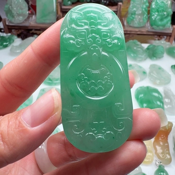 颈饰未镶嵌石英质玉