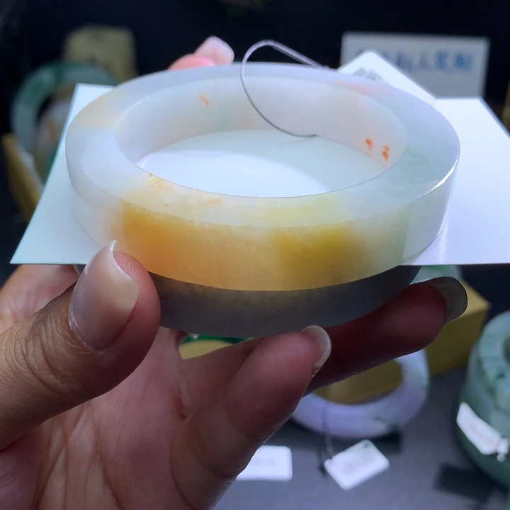 定制翡翠未镶嵌翡翠手镯