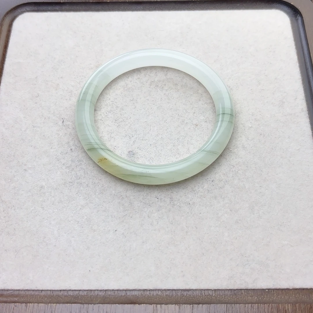 石英质玉（天山翠）未镶嵌手镯57.1圈口