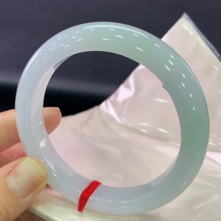 翡翠未镶嵌手镯正圈58