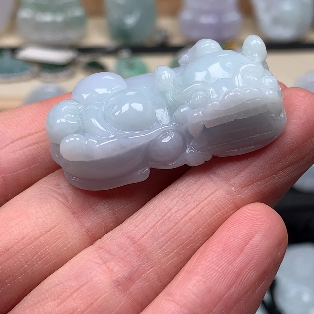 翡翠未镶嵌颈饰貔貅