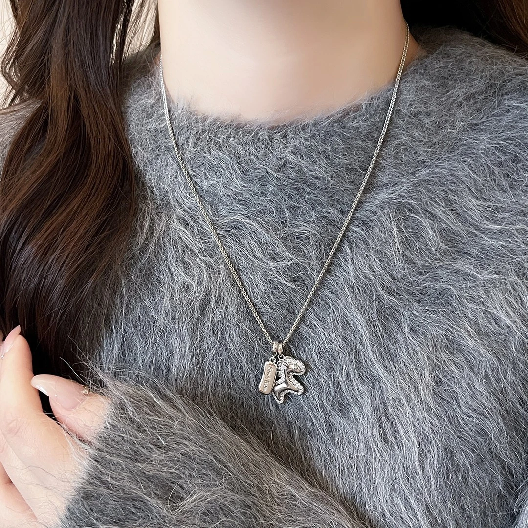 铜合金项链 秋冬金属小马吊坠项链女毛衣链大气高档高级感配饰品