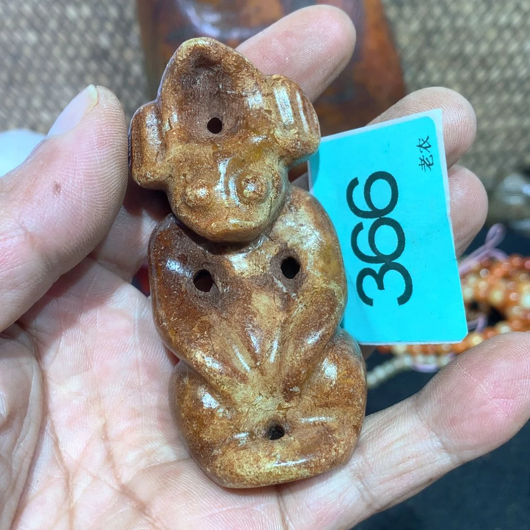 透闪石-蛇纹石玉未镶嵌颈饰