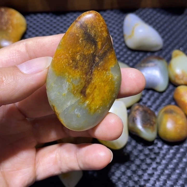 和田玉未镶嵌珠宝奇石