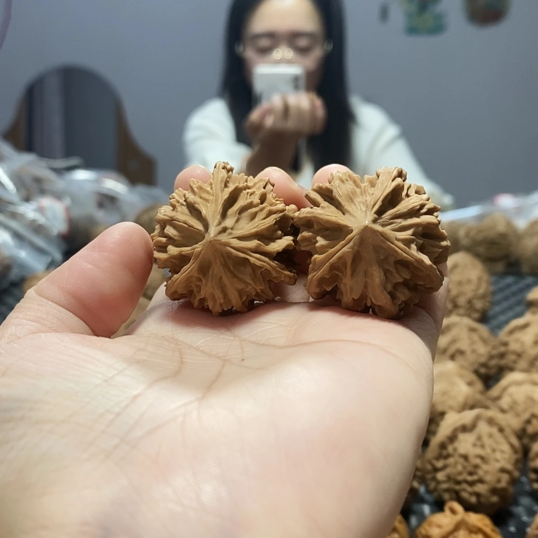 吊坠桃核岐山三棱