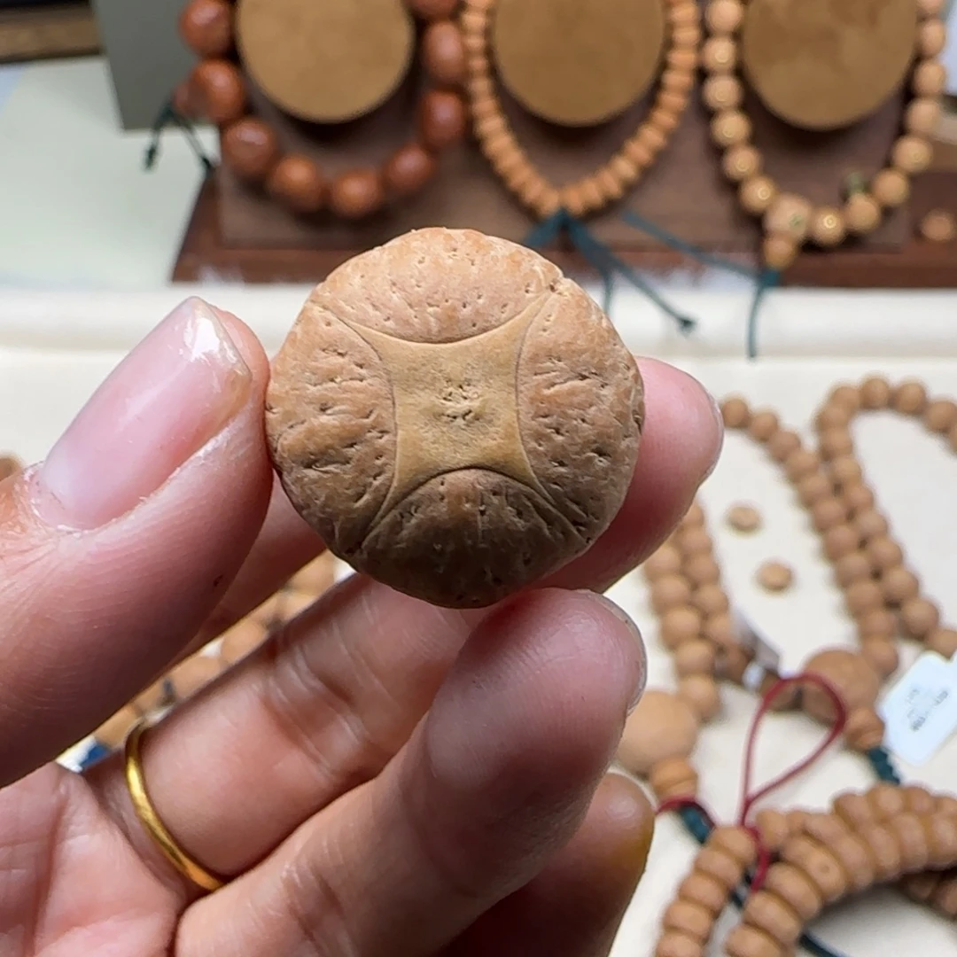 潇***畔吊坠凤眼菩提21.8-15.3麒麟单颗9号