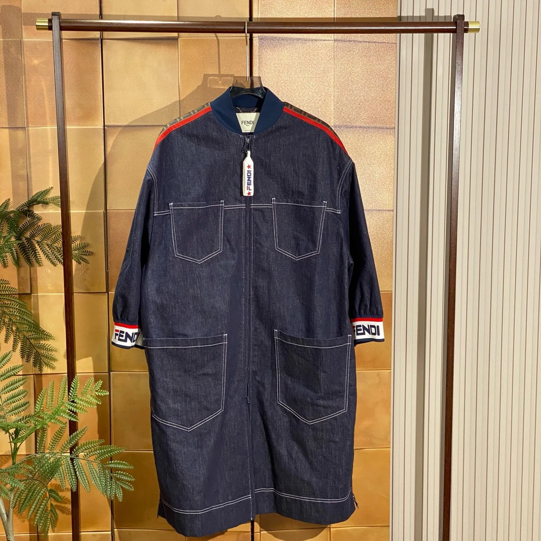99新 FENDI/芬迪 联名Flia深蓝色串标牛仔夹棉长款大衣/S码/25507