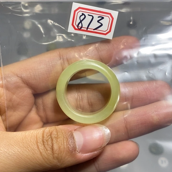 蛇纹石玉颈饰未镶嵌马**珏