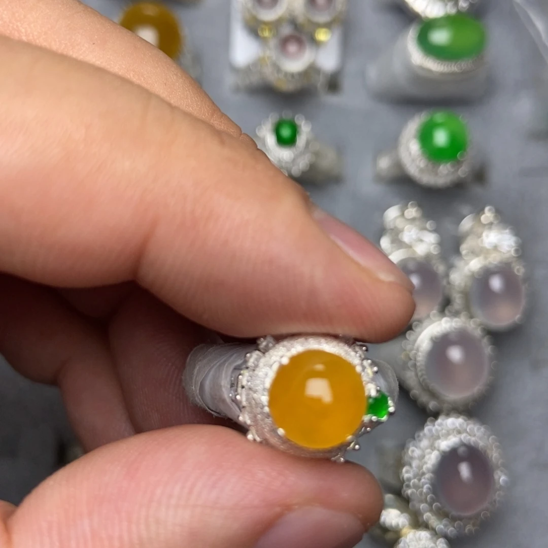 翡翠挂件未镶嵌高冰黄翡只卖缅甸A货翡翠