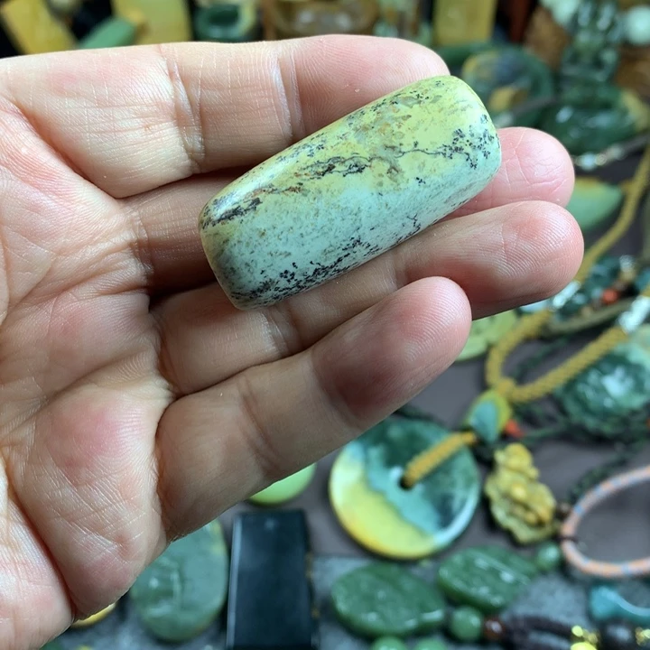 吊坠(赠链)未镶嵌岫岩河磨玉（透闪石质玉）