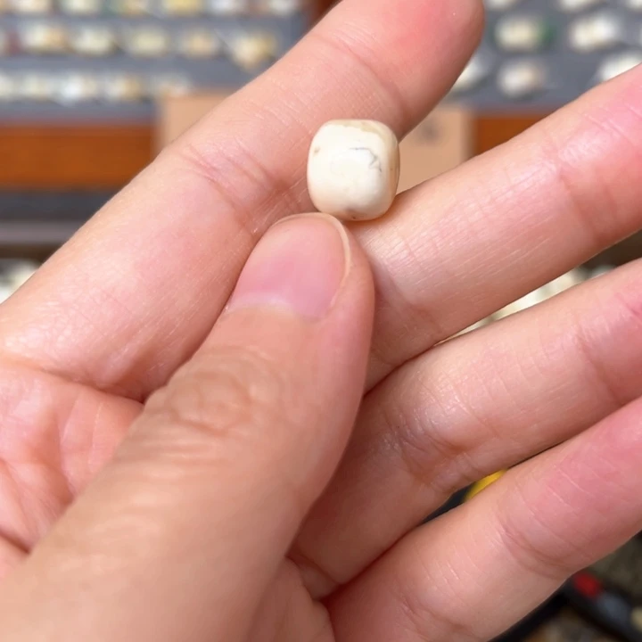 蜜蜡未镶嵌裸石10.2mm一个