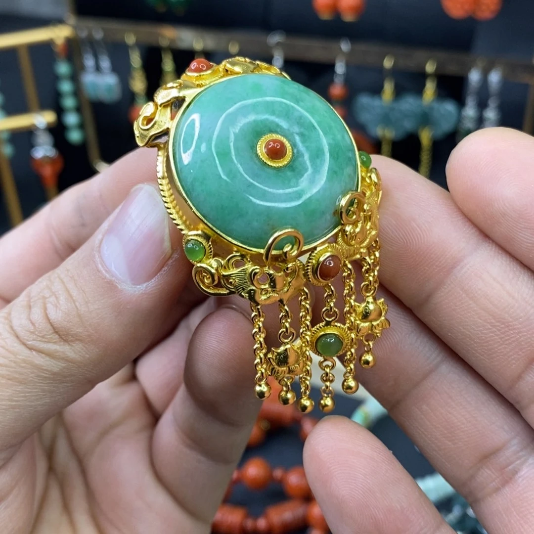 颈饰未镶嵌翡翠戒指