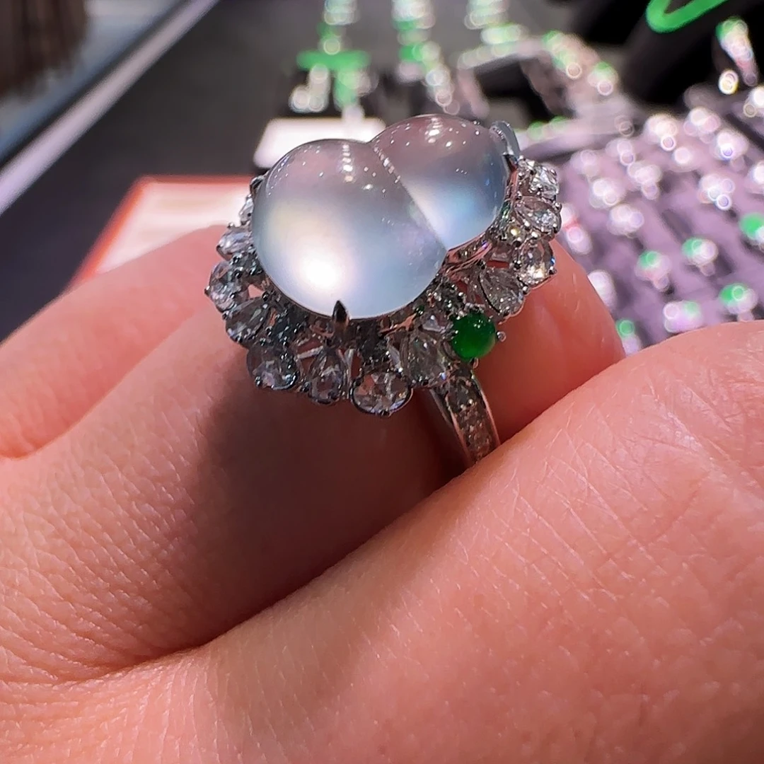 翡翠18K金镶嵌戒指