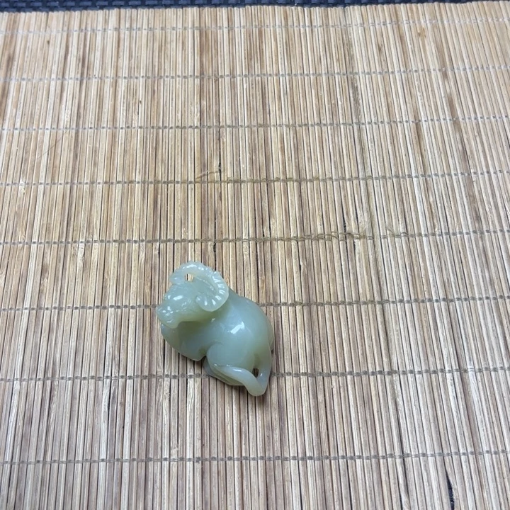 和田玉未镶嵌把件