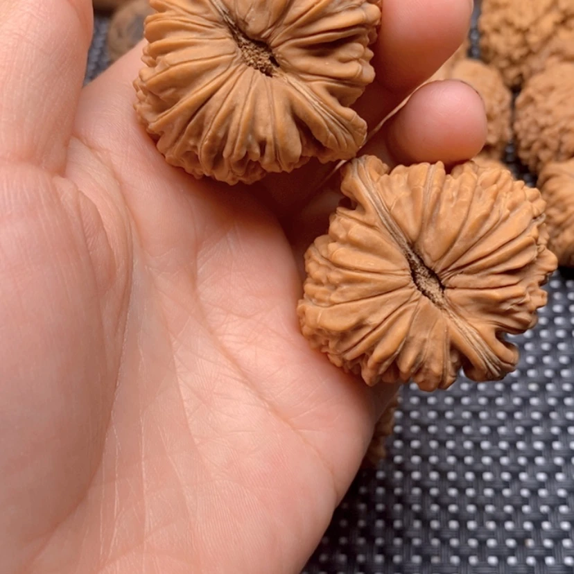 【闪购商品】文玩核桃吊坠健***身核桃