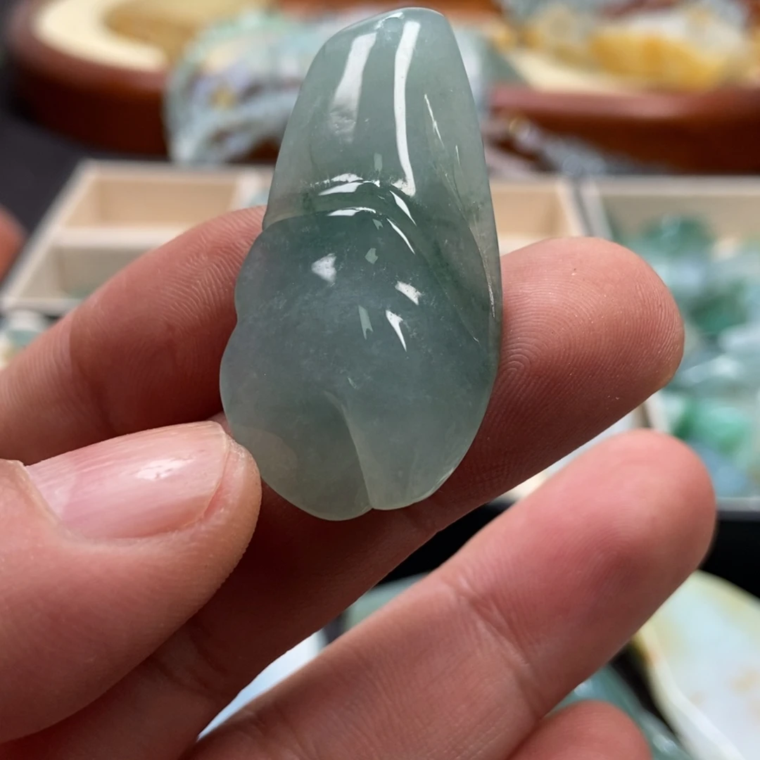 翡翠未镶嵌颈饰料子