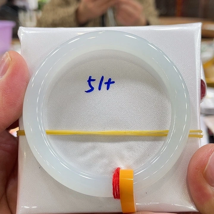 翡翠手镯未镶嵌翡翠