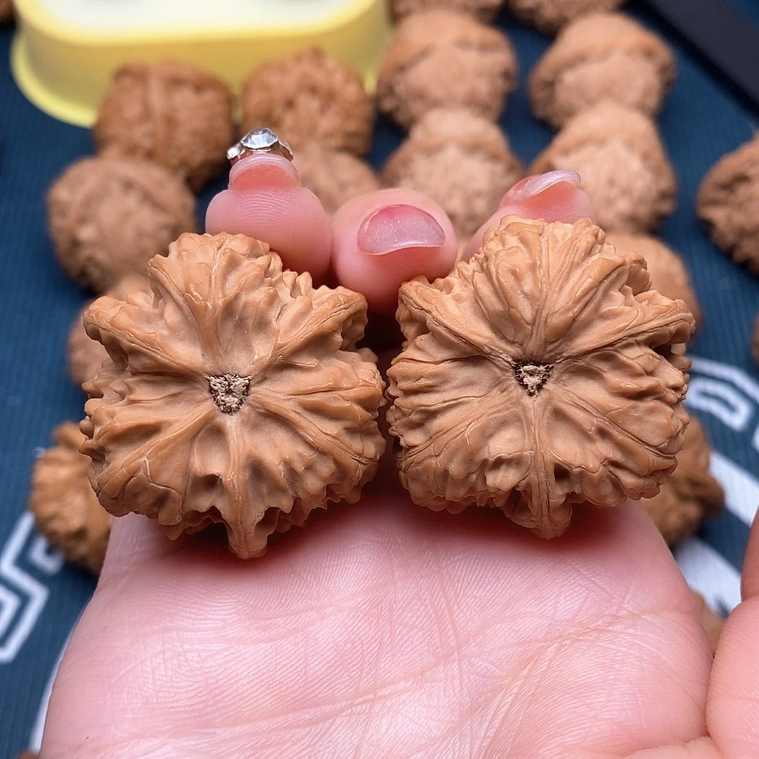 文玩核桃吊坠强玉龙38