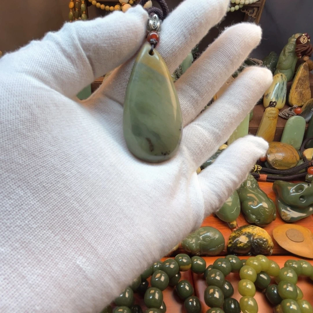 岫岩老玉（透闪石质玉）未镶嵌颈饰