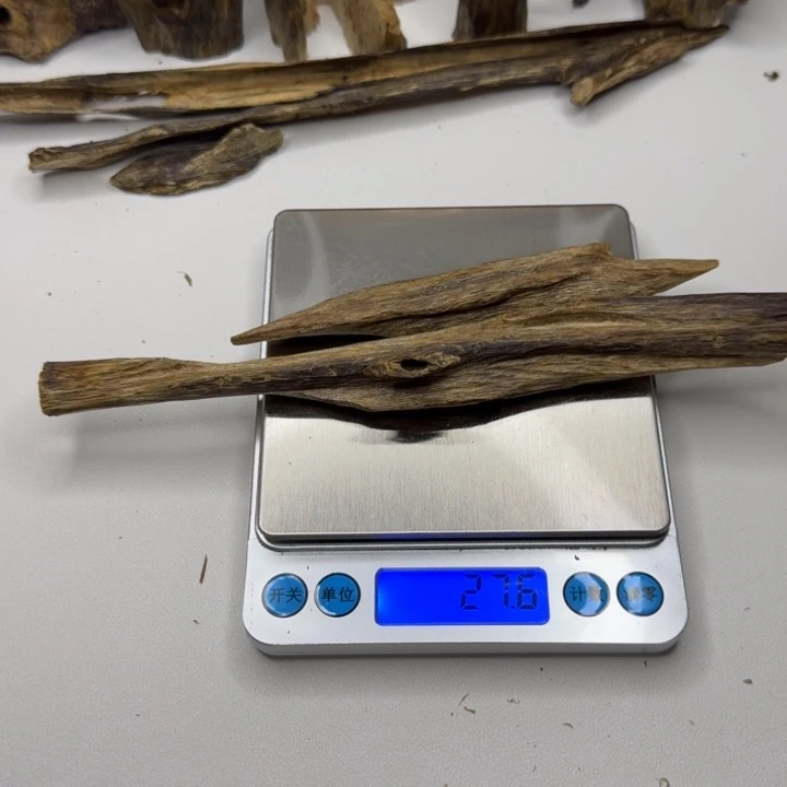 *****楠木天然虫漏27.6克