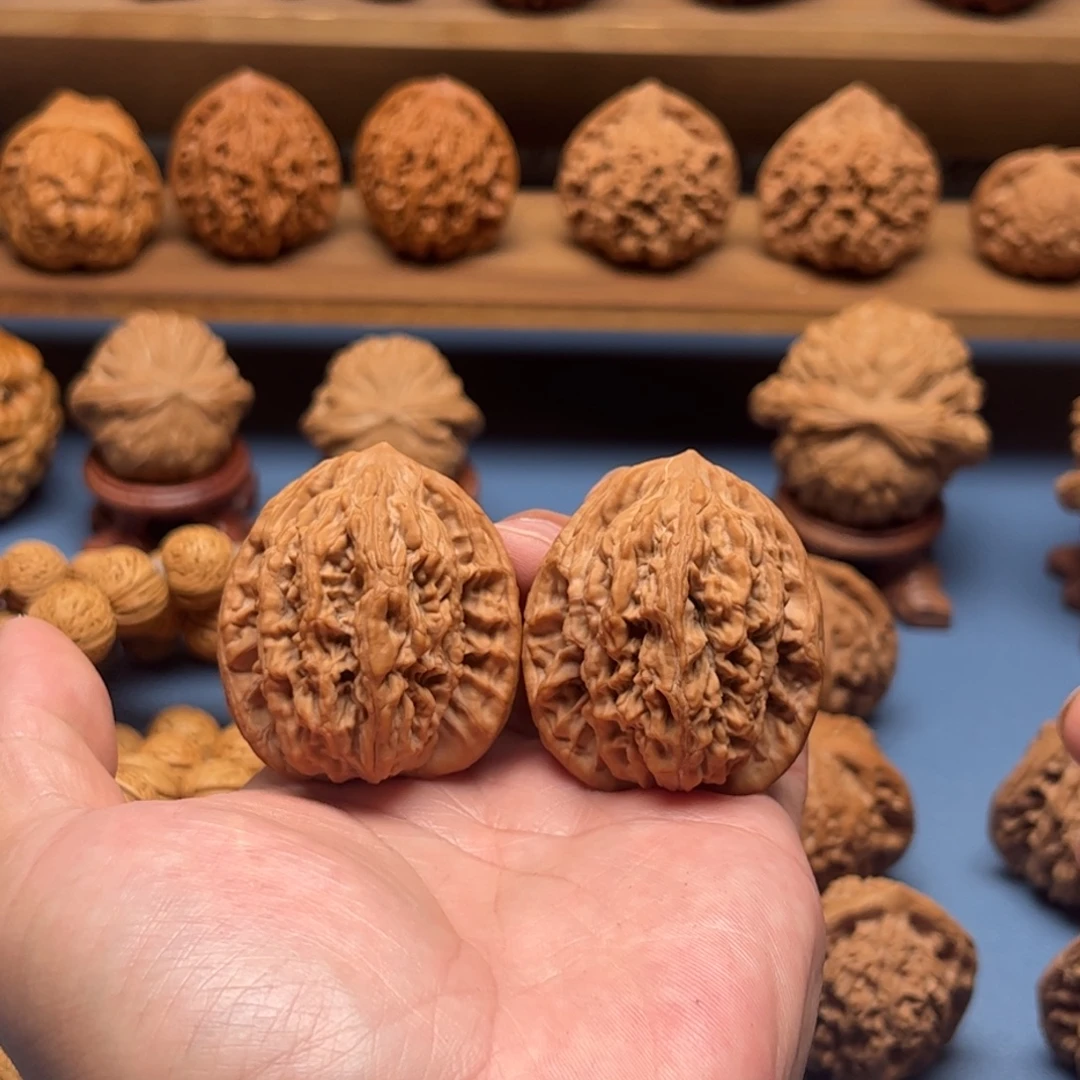 文玩核桃把件全品山地麦穗虎头41尺红皮