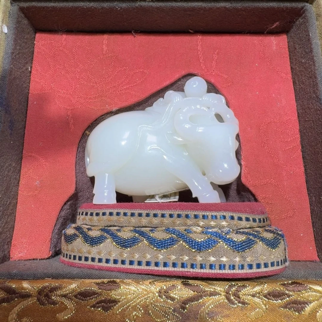 和田玉未镶嵌把件