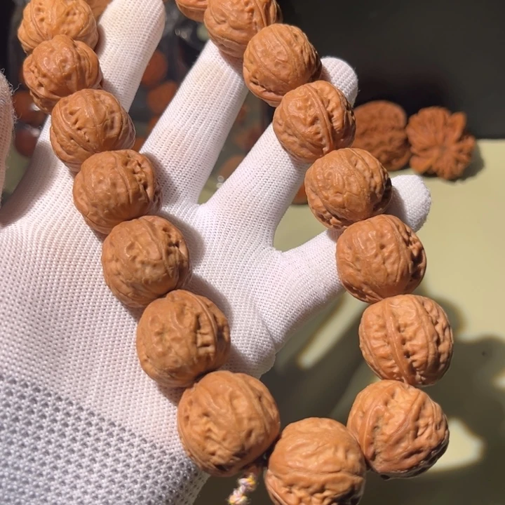 手串文玩核桃…………3