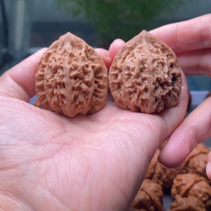 文玩核桃把件盘龙虎头