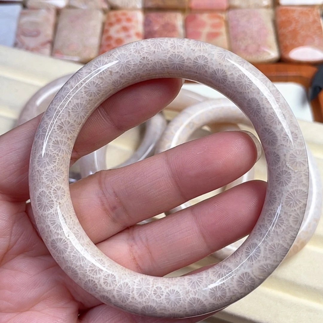 【闪购商品】硅化玉手镯未镶嵌如*姐