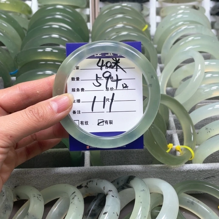 蛇纹石玉手镯未镶嵌