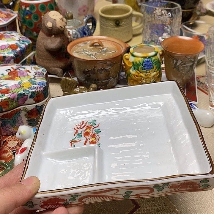 茶壶紫砂杯子和一包卫生袋和纸巾是一样得好了