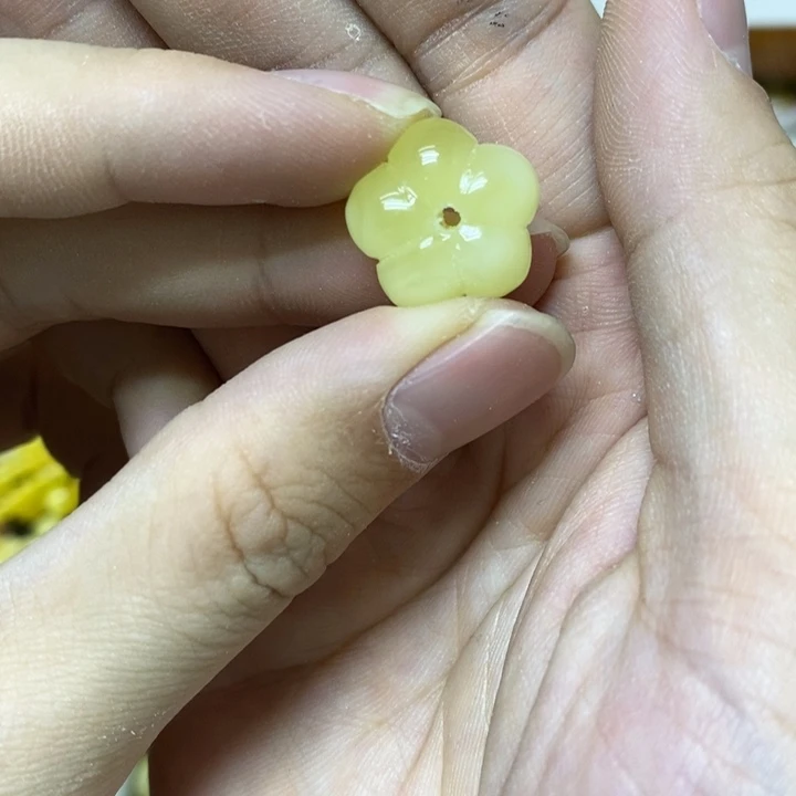蜜蜡未镶嵌裸石吊坠